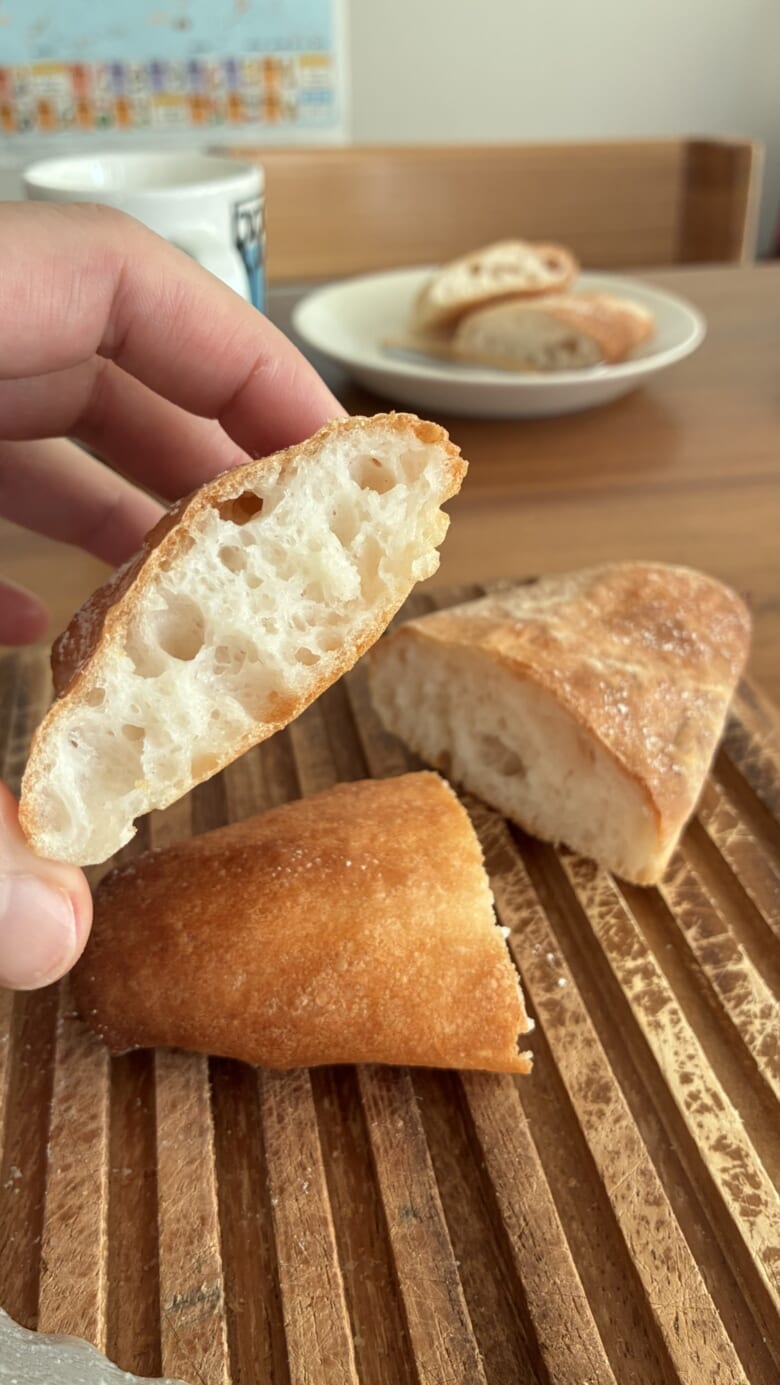 米粉フランスパンに気泡が入らない！中が詰まる原因と「穴」を作るために100本焼いて分かったこと